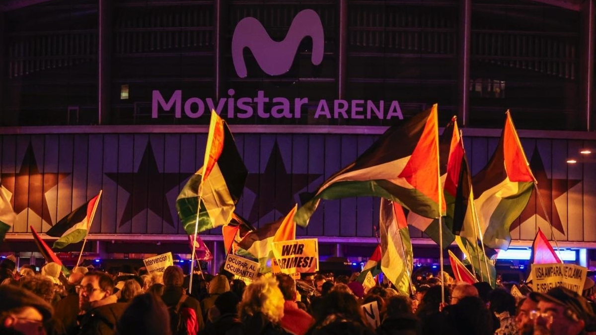 Manifestantes exigen expulsar al Maccabi de la Euroliga antes de su partido en Madrid