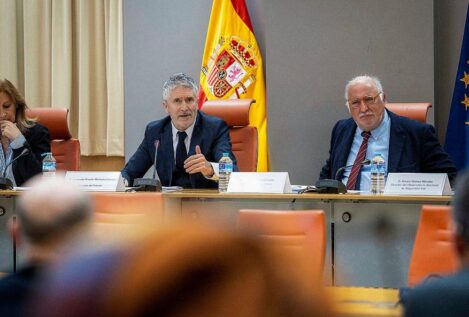 La DGT homologó cien modelos de balizas V16 a una red china perseguida por blanqueo