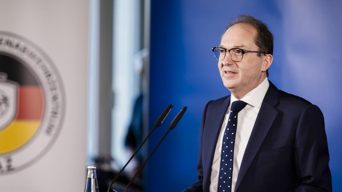 El Gobierno alemán anuncia leyes más duras  para combatir el «extremismo de izquierda»