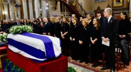 El funeral de Irene en Atenas deja una imagen icónica: la foto de la familia del Rey más unida que nunca