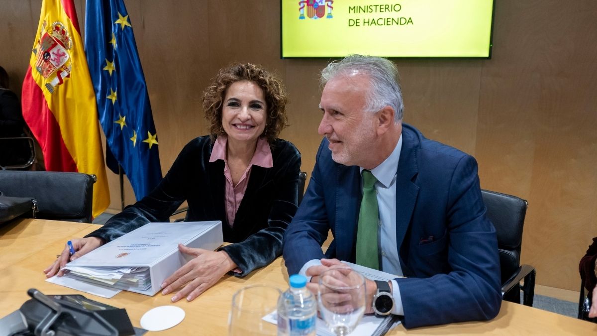 Montero traslada a las autonomías que adherirse a la nueva financiación será voluntario