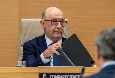 El juez del 'caso Montoro' pide documentación del exministro y del despacho clave de la trama
