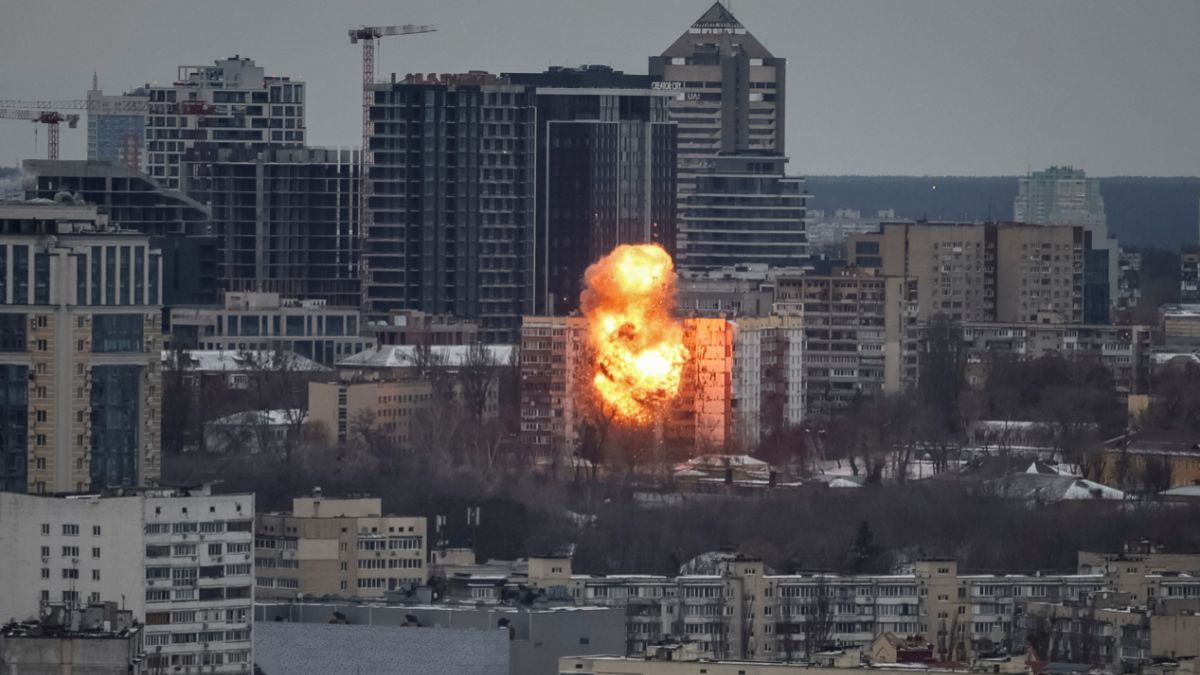 Al menos cuatro muertos y una veintena de heridos en un ataque ruso sobre Kiev