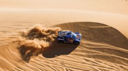 Nani Roma se pone líder en coches por delante de Carlos Sainz en el Dakar