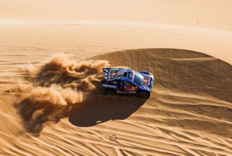 Nani Roma se pone líder en coches por delante de Carlos Sainz en el Dakar