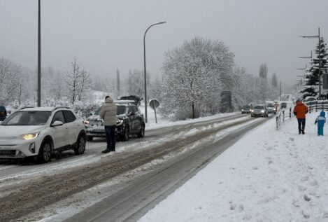 Diez comunidades y Melilla, en aviso por viento, olas, lluvia y nieve, con mínimas de hasta -4 °C