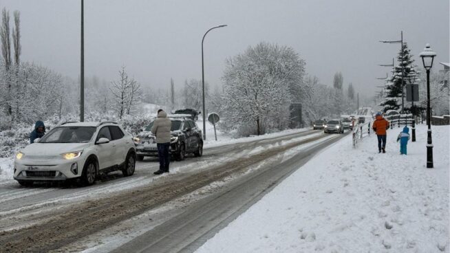 Diez comunidades y Melilla, en aviso por viento, olas, lluvia y nieve, con mínimas de hasta -4 °C