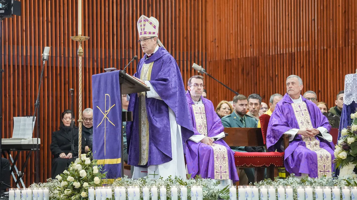 Adamuz despide a las víctimas de la tragedia ferroviaria con una emotiva misa funeral