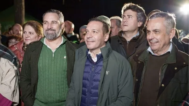 PP y Vox fijan una fecha para retomar las negociaciones en Extremadura