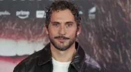 Paco León tira monedas por la calle: su extraña relación con el dinero y su extenso patrimonio