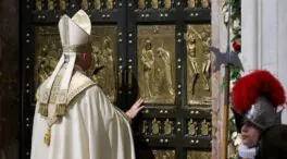 León XIV cierra la Puerta Santa del Vaticano y clausura el Jubileo
