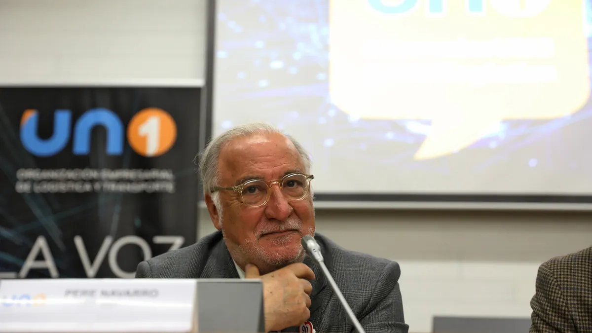 Los transportistas exigen el cese del director de la DGT por bloquear la circulación de camiones