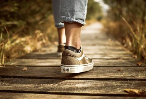 Pequeños cambios en hábitos diarios mejoran y alargan la vida, según nuevos estudios