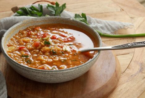 Receta de la sopa castellana de mi abuela: por menos de cinco euros y depura después de Navidad
