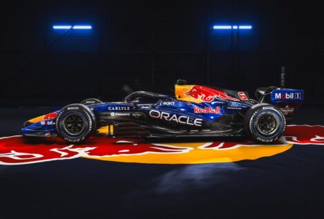 Red Bull y Ford presentan el nuevo coche azul eléctrico de Max Verstappen