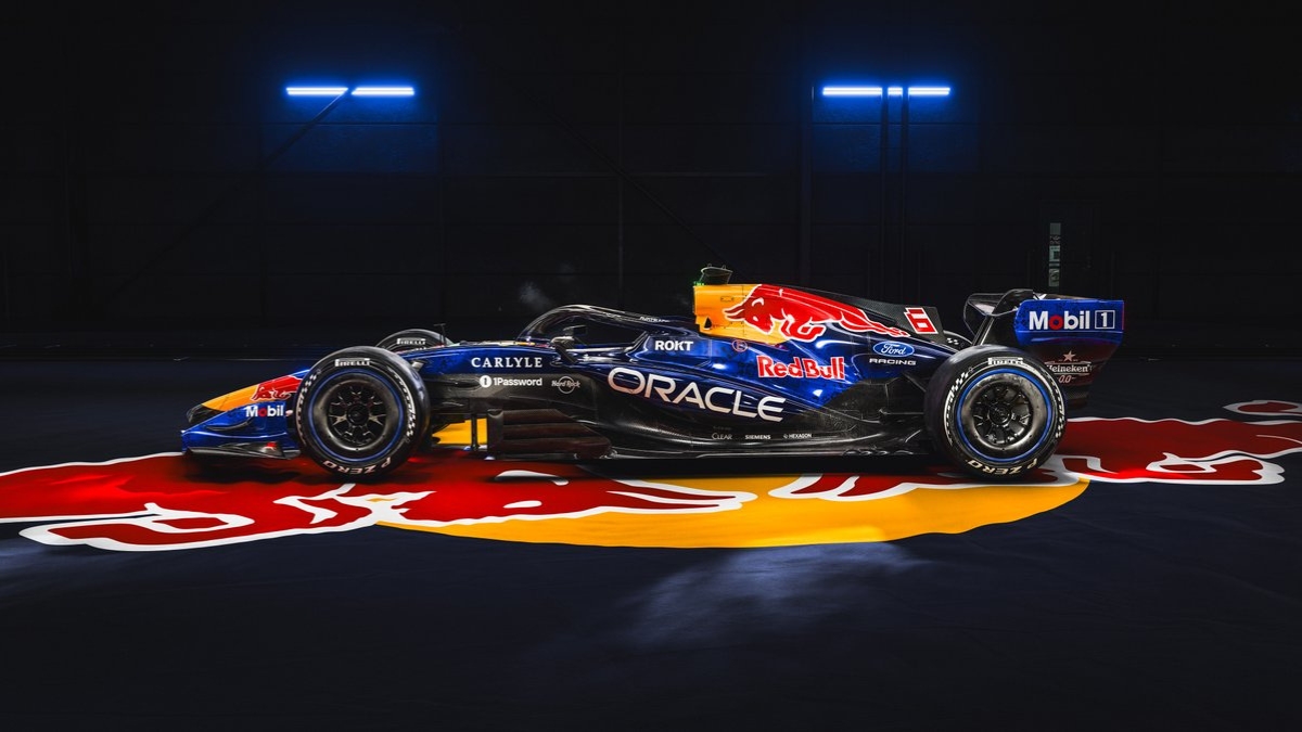 Red Bull y Ford presentan el nuevo coche azul eléctrico de Max Verstappen