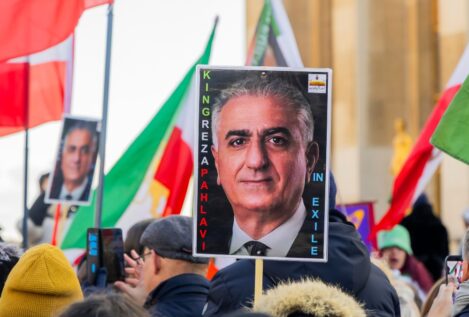 El heredero del Sha de Persia desafía a los ayatolás: Reza Pahlavi llama a la movilización
