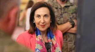 Robles no descarta que España participe en una misión de vigilancia en Groenlandia