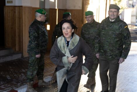 Robles dice a Trump que actuar en Groenlandia sería «inaceptable» y pide «firmeza» a la UE