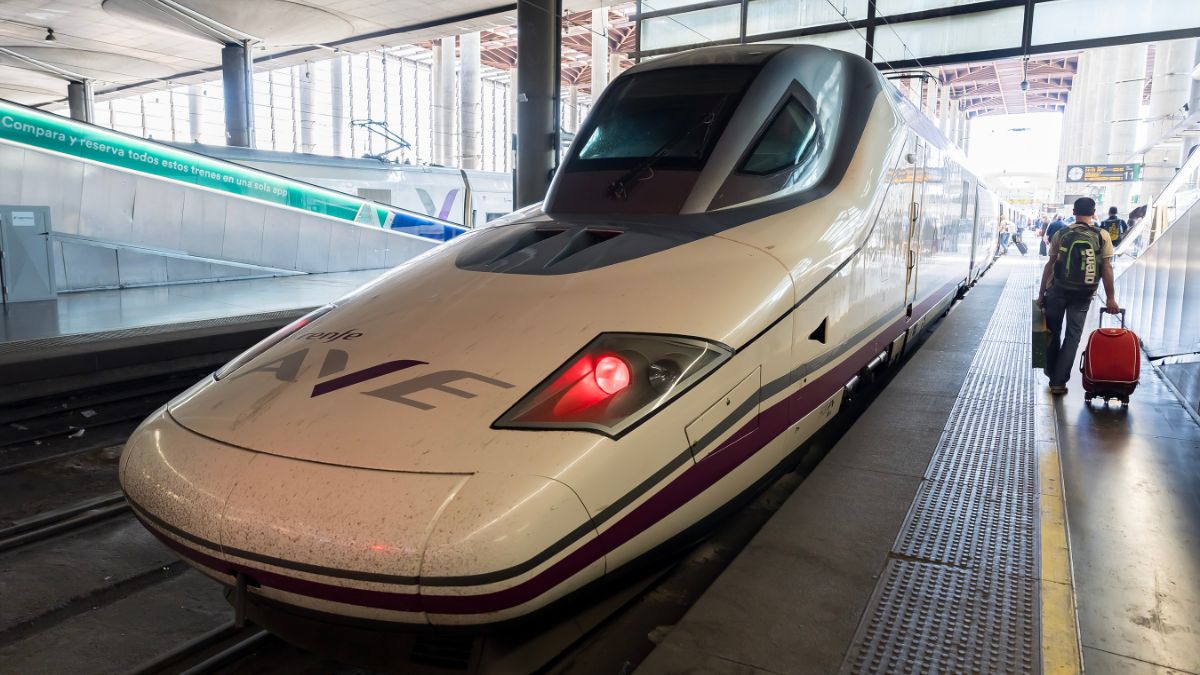 Un robo de cable provoca retrasos en los trenes de alta velocidad que conectan Andalucía