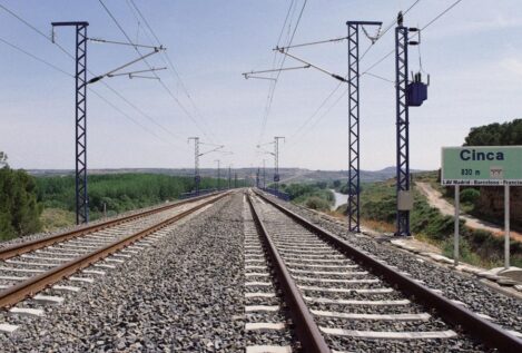 ADIF revela otra rotura en la línea Madrid-Sevilla cerca de Córdoba y limita la velocidad en la vía