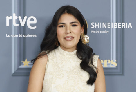 El acogedor salón de Isa Pantoja en su casa de Cádiz: un rincón cálido y el sofá de sus sueños