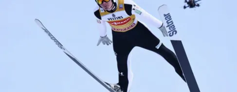 El esloveno Domen Prevc gana el tradicional salto de esquí de año nuevo en Alemania