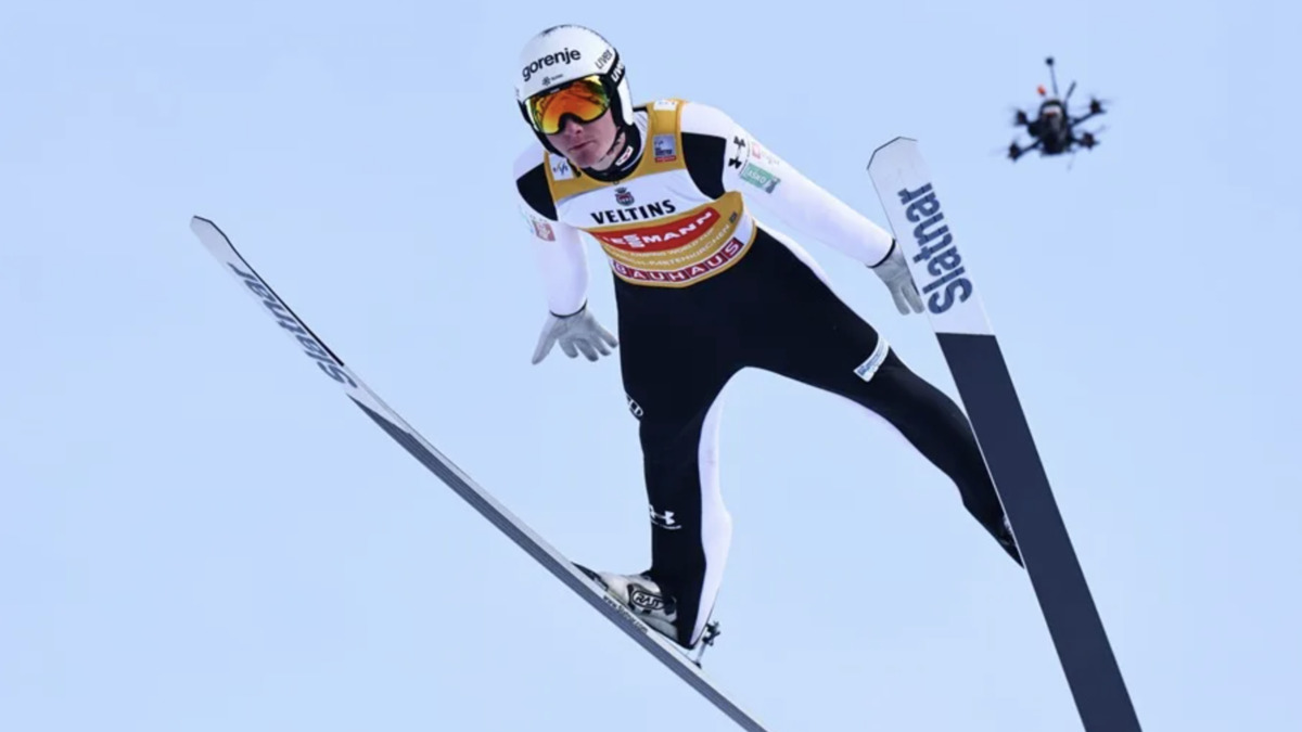 El esloveno Domen Prevc gana el tradicional salto de esquí de año nuevo en Alemania