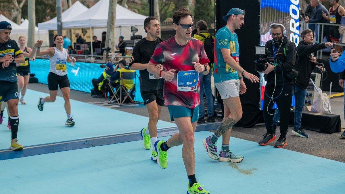 Salvador Illa, atendido en un hospital tras sufrir una afección muscular después de entrenar