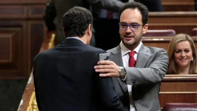 Investigan a la consultora de Zarrías donde trabajaron Leire Díez y la mujer de Hernando