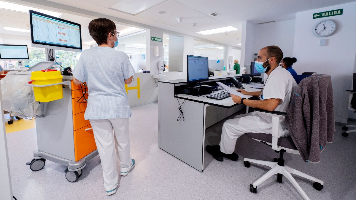 Fuerte brecha territorial en educación y sanidad: el norte tiene el doble de profesionales