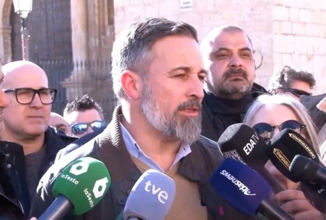 Abascal asegura que el Gobierno utiliza a Julio Iglesias «para que no se hable de su corrupción»