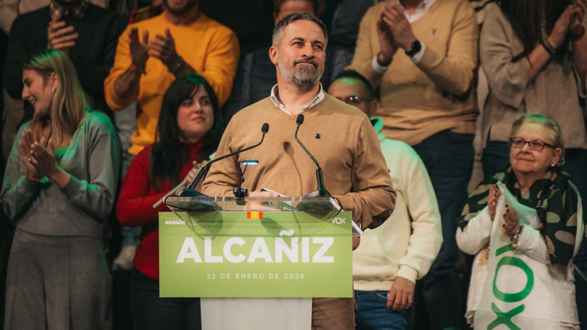 Abascal deplora que el dinero para mantener las vías del tren «se lo han gastado en putas»