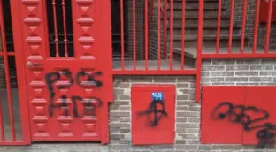 Vandalizan de nuevo la sede del PSOE de Leganés con símbolos fascistas