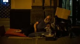 Hallan muerto a un sintecho la pasada madrugada en una calle en Barcelona