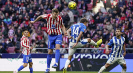 Un gol de Sorloth da la victoria a un Atlético que pidió la hora frente al Alavés en el Metropolitano