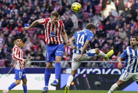 Un gol de Sorloth da la victoria a un Atlético que pidió la hora frente al Alavés en el Metropolitano