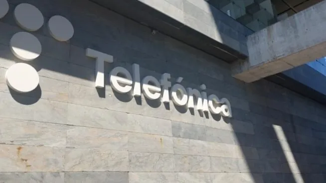 Telefónica ultima en Reino Unido la primera gran compra de su plan estratégico