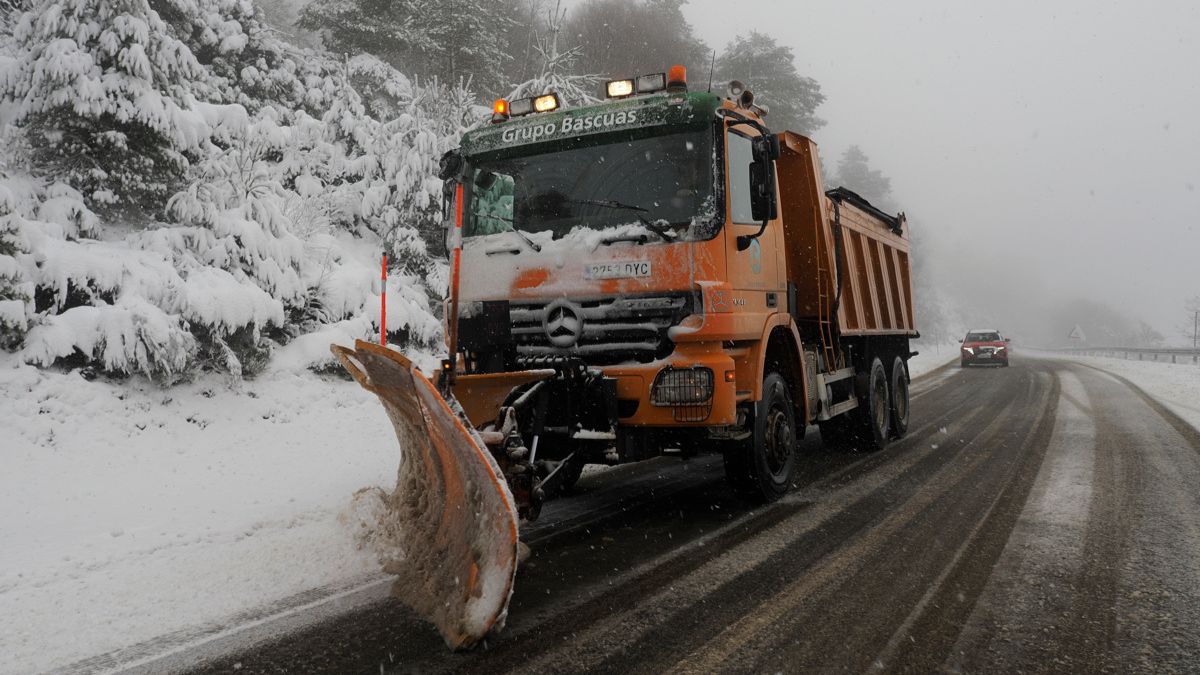 El temporal de nieve y lluvia afecta a 136 carreteras, 58 de ellas cerradas al tráfico