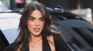 Alerta, tendencia: Violeta Mangriñán arrasa con un abrigo 'edredón' que puedes copiar en rebajas en esta marca madrileña