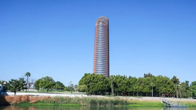 Argis anuncia un acuerdo con Caixabank para la compra del complejo Torre Sevilla
