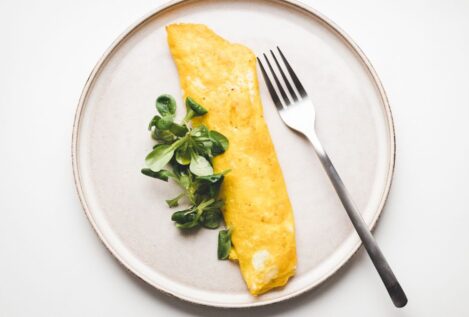 Por qué la tortilla francesa es el desayuno que te mantiene saciado toda la mañana