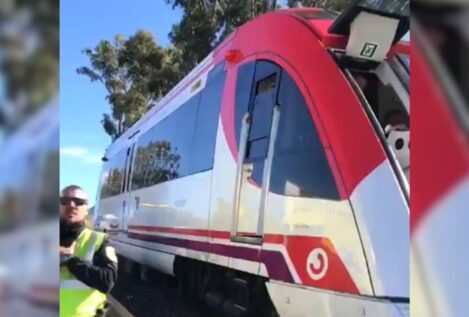 Varios heridos tras chocar un tren de pasajeros contra una grúa en Cartagena