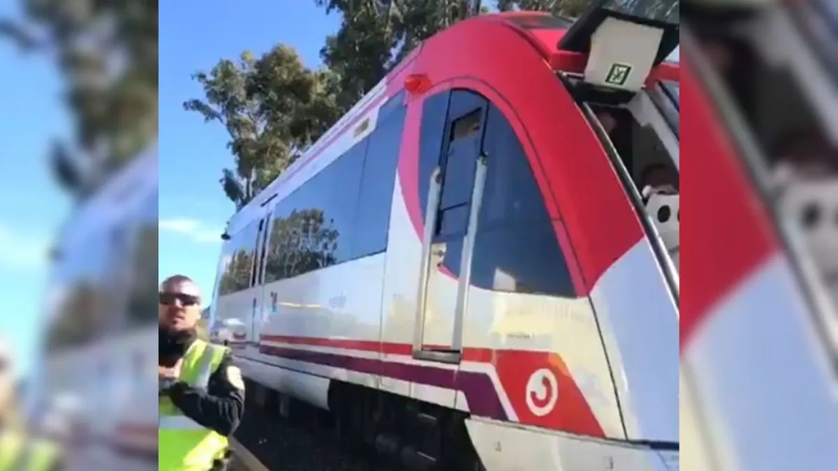 Varios heridos tras chocar un tren de pasajeros contra una grúa en Cartagena