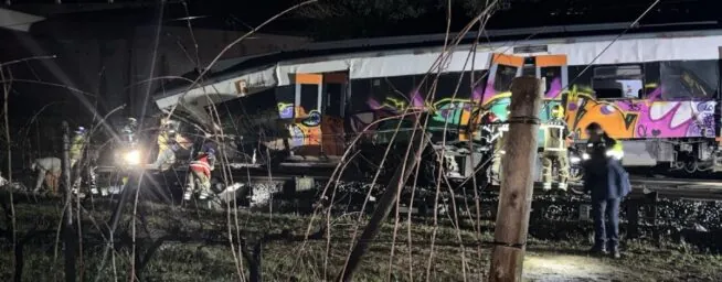 Un muerto y 15 heridos en el descarrilamiento de un tren de Rodalies en Gélida (Barcelona)