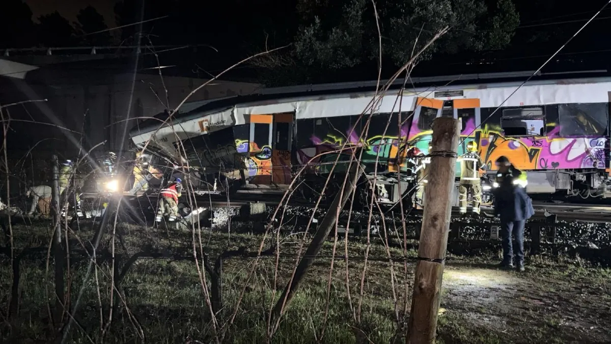Un muerto y 20 heridos en el descarrilamiento de un tren de Rodalies en Barcelona