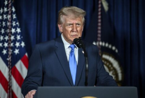 Trump asegura que tiene una «gran armada» cerca de Irán, «mayor que la de Venezuela»