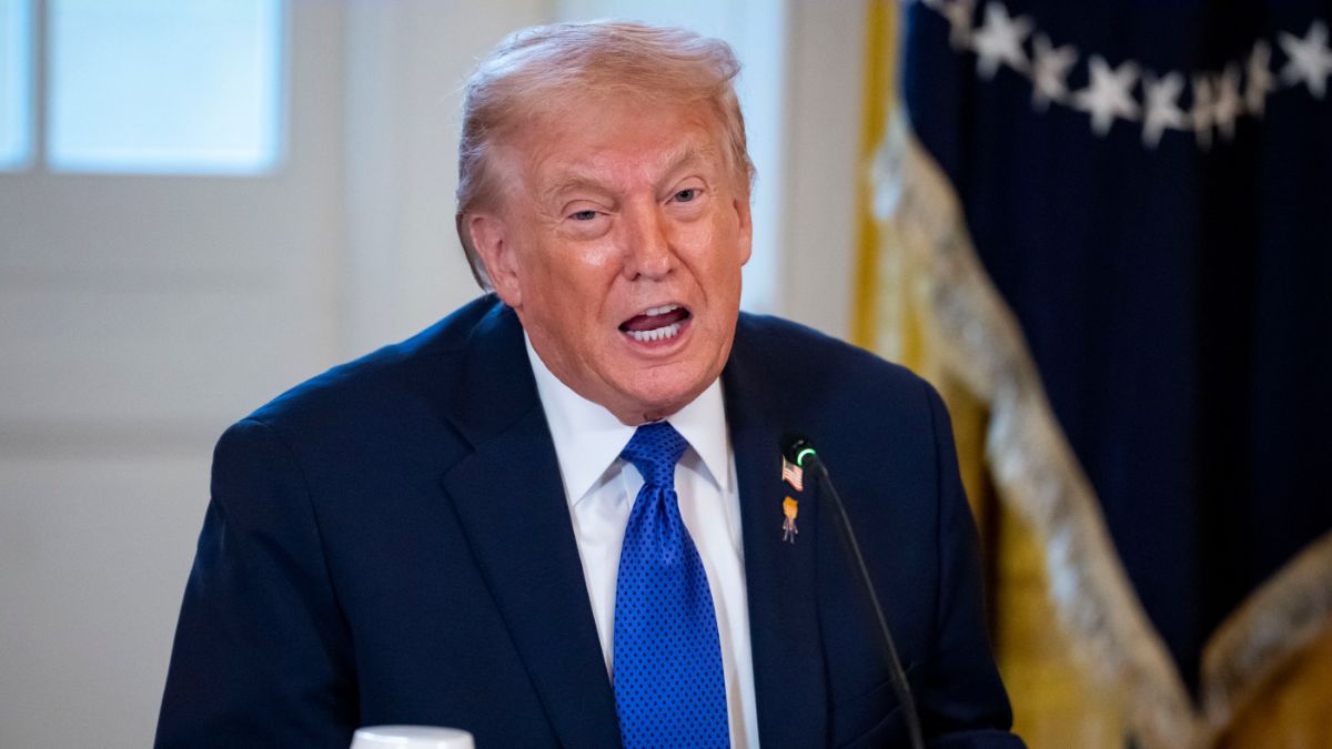 Trump dice que el Ejército de EEUU está «analizando muy seriamente» intervenir en Irán