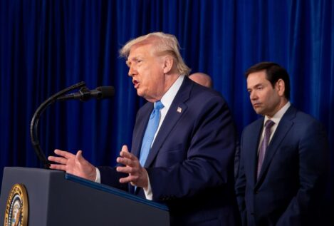 Trump anuncia un arancel del 25% contra cualquier país que haga negocios con Irán