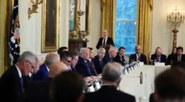 Trump pide a las petroleras invertir 100.000 millones en Venezuela para reactivar la industria